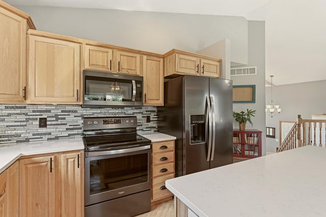 657 S Pointe Court SW, Rochester, MN 55902