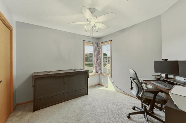 657 S Pointe Court SW, Rochester, MN 55902