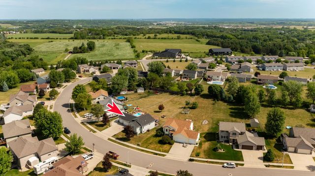 657 S Pointe Court SW, Rochester, MN 55902