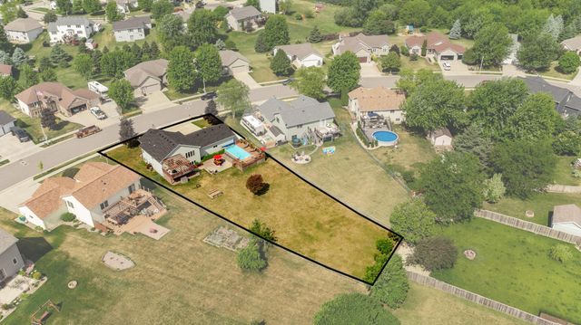 657 S Pointe Court SW, Rochester, MN 55902