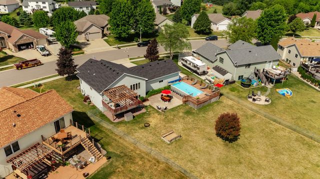 657 S Pointe Court SW, Rochester, MN 55902
