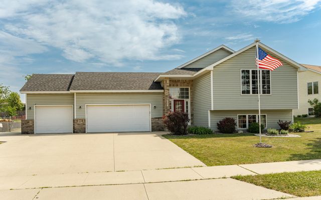 657 S Pointe Court SW, Rochester, MN 55902