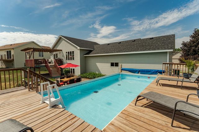 657 S Pointe Court SW, Rochester, MN 55902