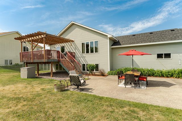 657 S Pointe Court SW, Rochester, MN 55902