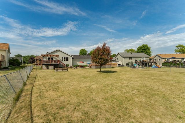 657 S Pointe Court SW, Rochester, MN 55902