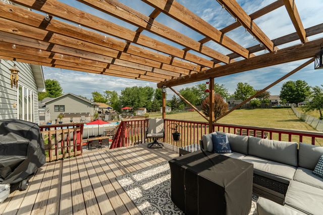 657 S Pointe Court SW, Rochester, MN 55902