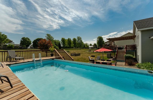 657 S Pointe Court SW, Rochester, MN 55902