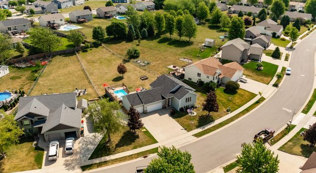 657 S Pointe Court SW, Rochester, MN 55902