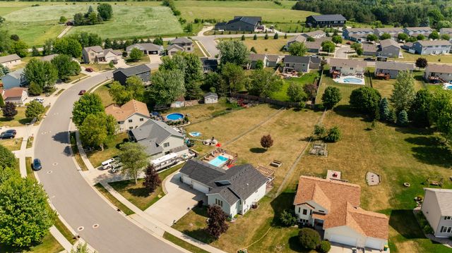 657 S Pointe Court SW, Rochester, MN 55902