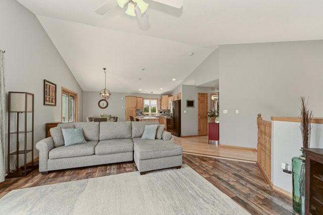 657 S Pointe Court SW, Rochester, MN 55902