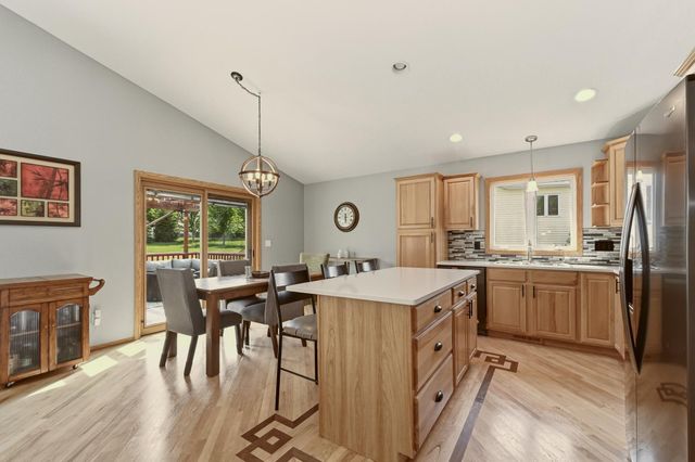 657 S Pointe Court SW, Rochester, MN 55902