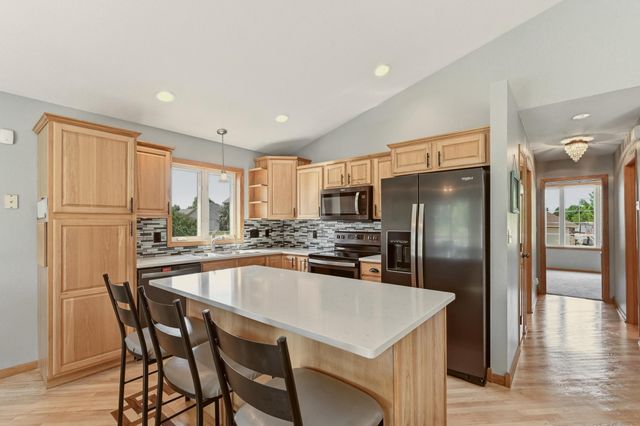 657 S Pointe Court SW, Rochester, MN 55902
