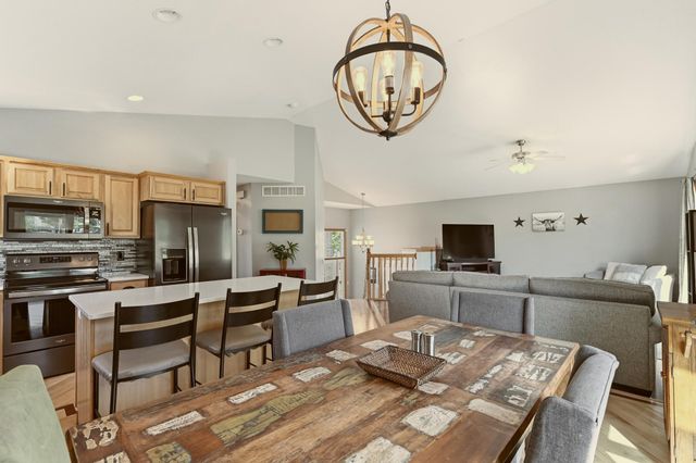 657 S Pointe Court SW, Rochester, MN 55902