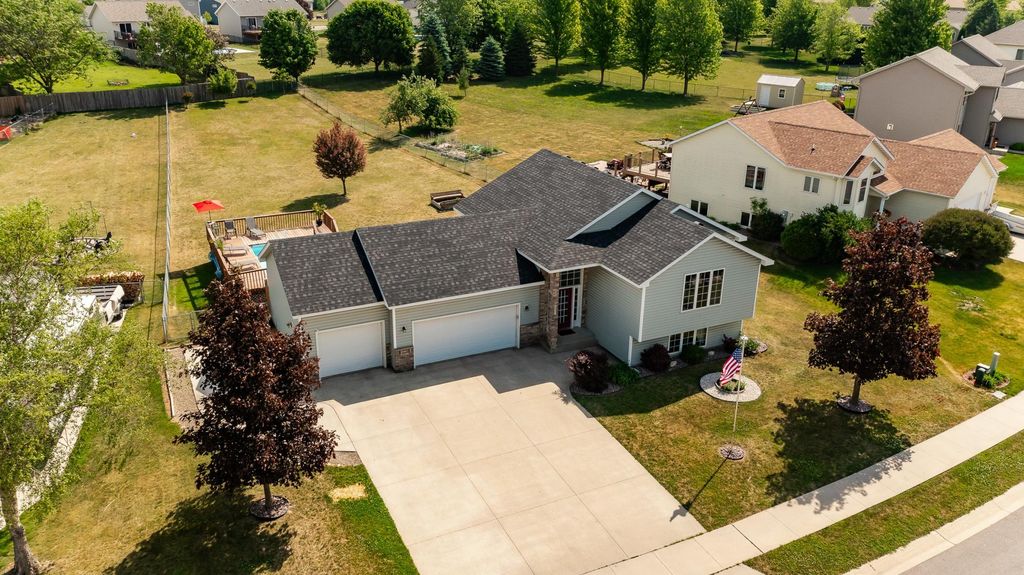 657 S Pointe Court SW, Rochester, MN 55902
