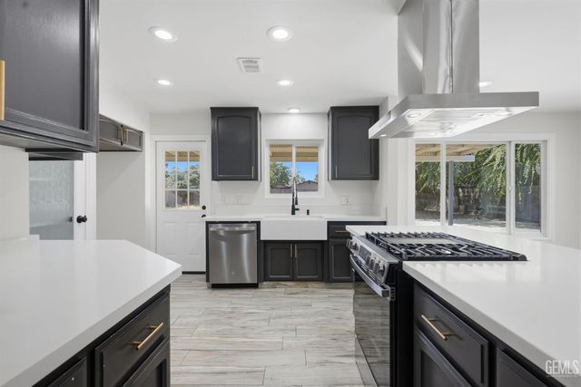 10701 Cave Avenue, Bakersfield, CA 93312