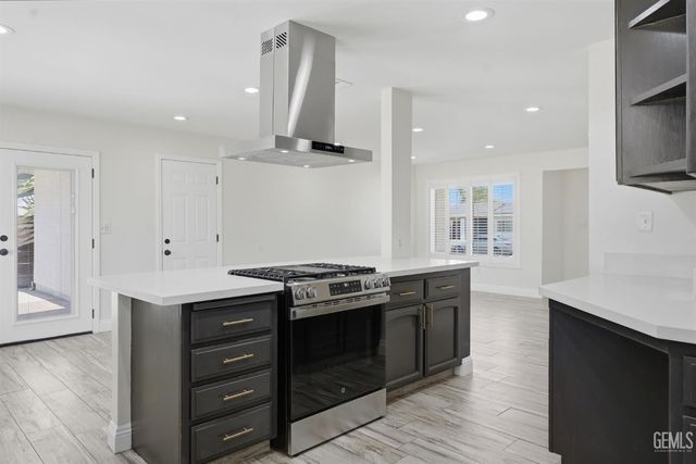 10701 Cave Avenue, Bakersfield, CA 93312