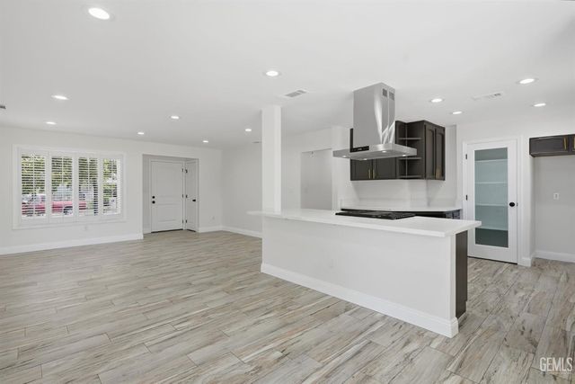 10701 Cave Avenue, Bakersfield, CA 93312