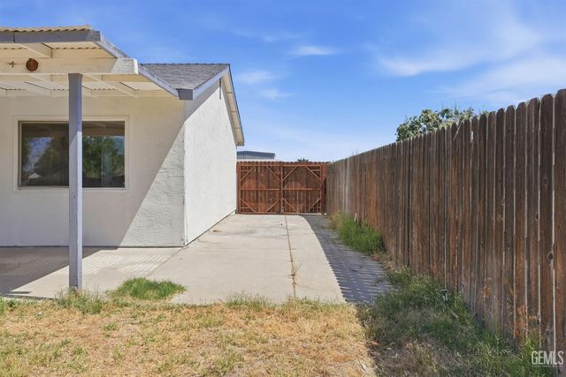 10701 Cave Avenue, Bakersfield, CA 93312