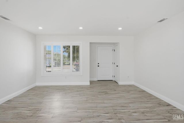 10701 Cave Avenue, Bakersfield, CA 93312