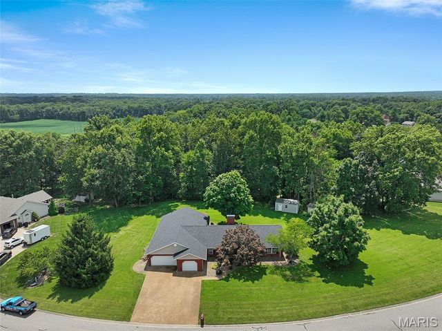 206 Pine Trail, Lebanon, IL 62254