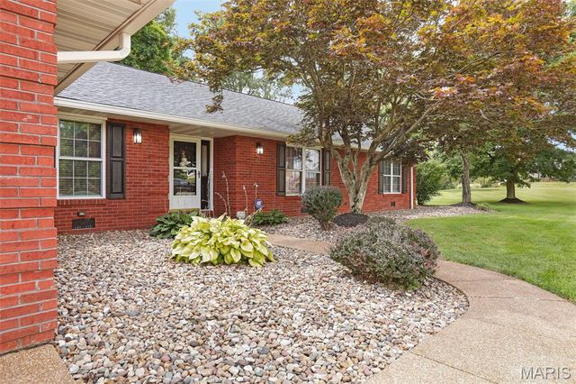206 Pine Trail, Lebanon, IL 62254