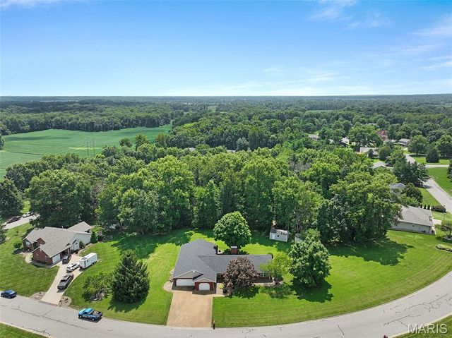 206 Pine Trail, Lebanon, IL 62254