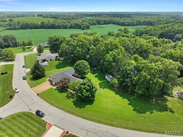 206 Pine Trail, Lebanon, IL 62254