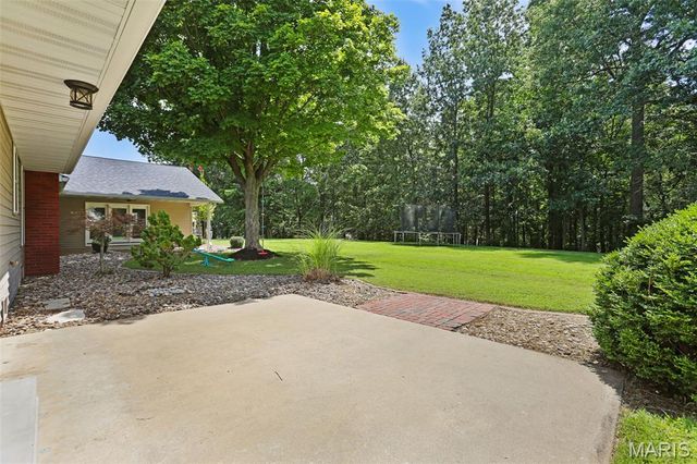 206 Pine Trail, Lebanon, IL 62254