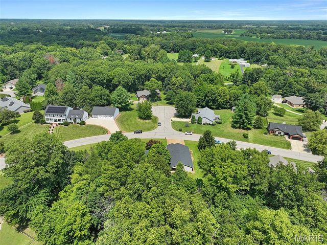 206 Pine Trail, Lebanon, IL 62254