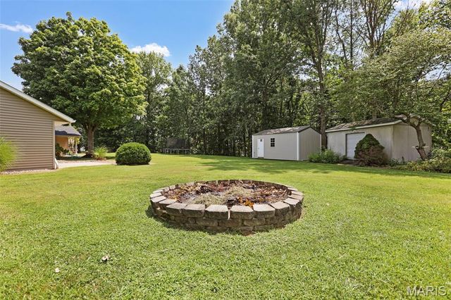 206 Pine Trail, Lebanon, IL 62254