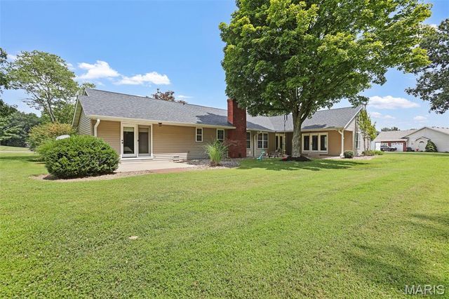 206 Pine Trail, Lebanon, IL 62254
