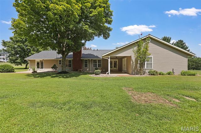 206 Pine Trail, Lebanon, IL 62254