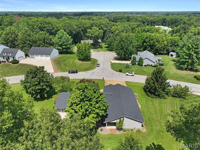 206 Pine Trail, Lebanon, IL 62254