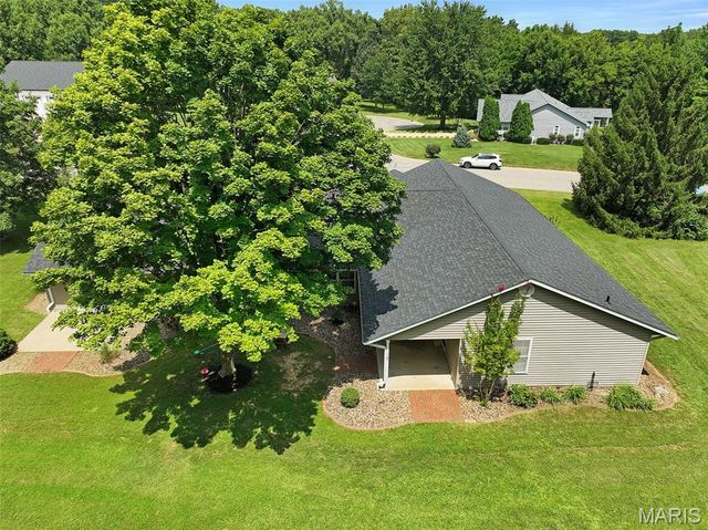 206 Pine Trail, Lebanon, IL 62254