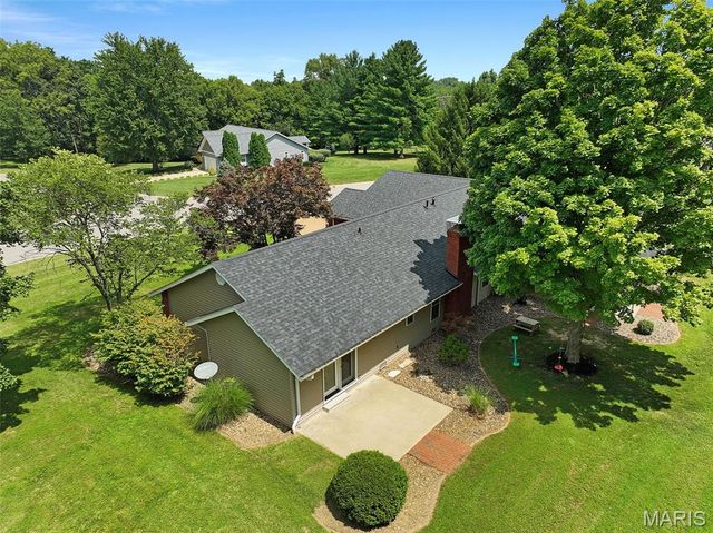 206 Pine Trail, Lebanon, IL 62254
