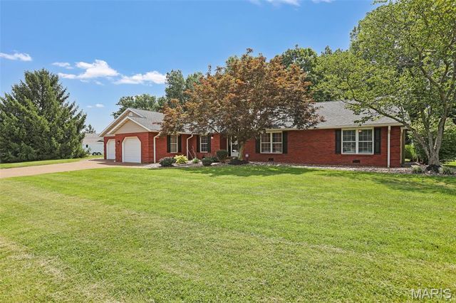 206 Pine Trail, Lebanon, IL 62254