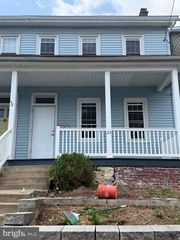 22 W FULTON ST, Ephrata, PA 17522