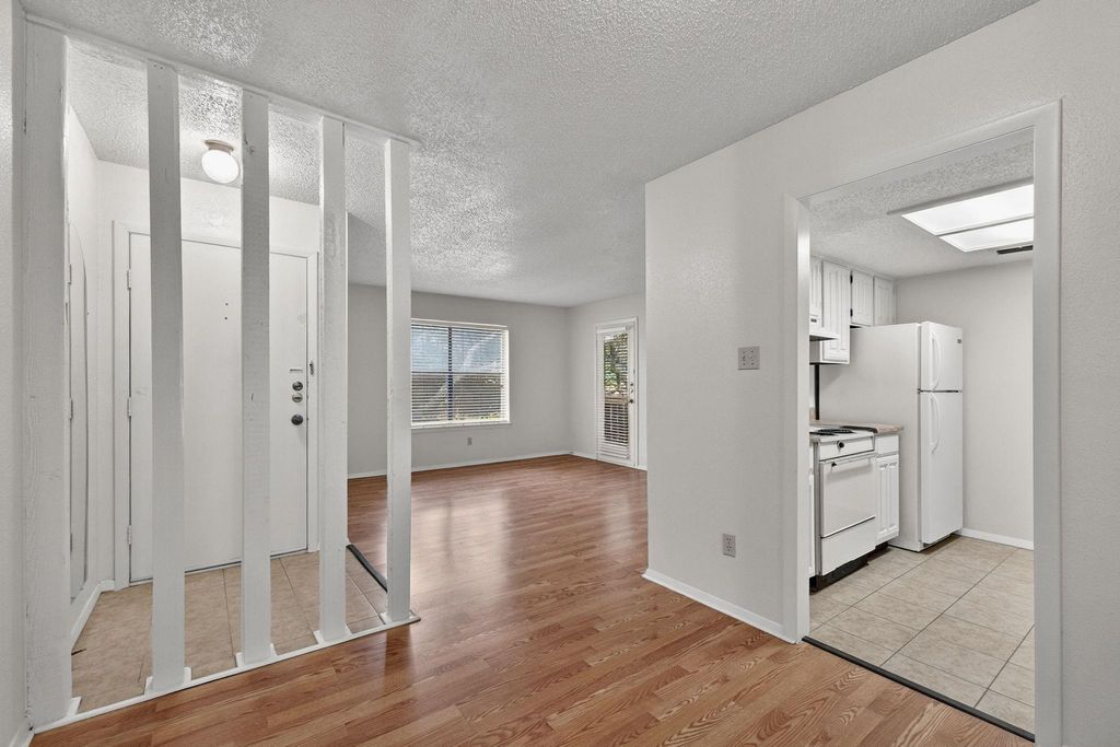 8210 Bent Tree RD 256, Austin, TX 78759
