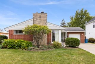 415 E Huntington Lane, Elmhurst, IL 60126