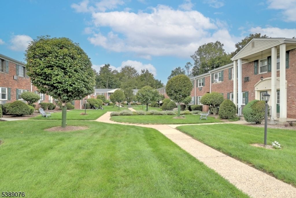 53 Roseland Ave, Unit 7 7, Caldwell Boro Twp., NJ 07006