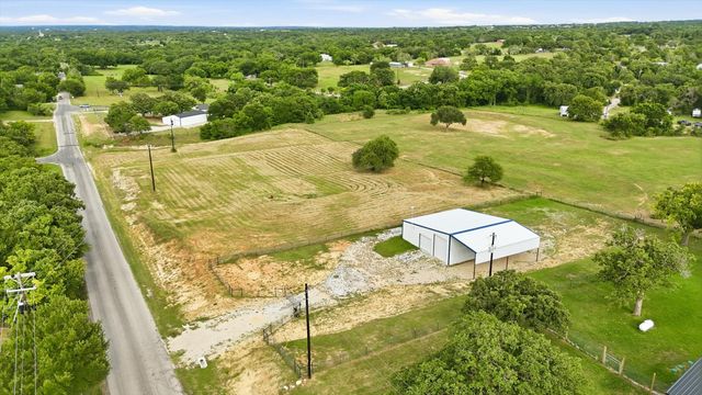 579 County Road 4599, Boyd, TX 76023
