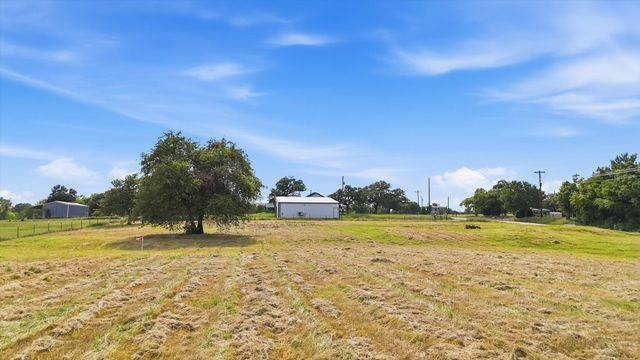 579 County Road 4599, Boyd, TX 76023
