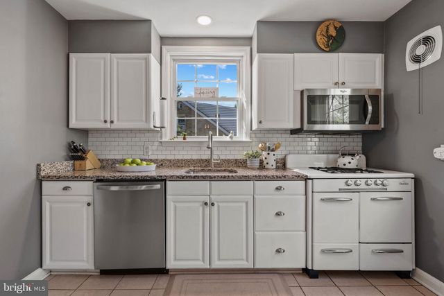 2 PARK DR, Catonsville, MD 21228