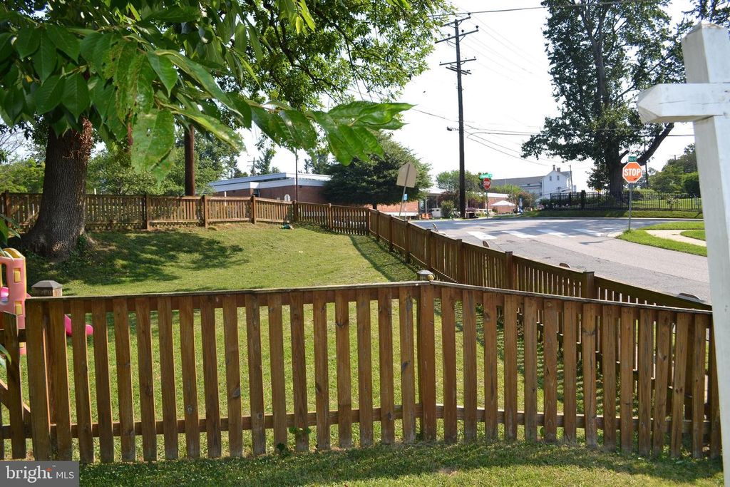 2 PARK DR, Catonsville, MD 21228