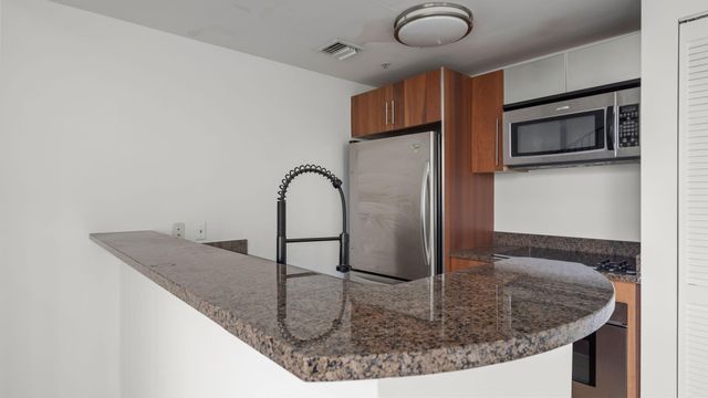 300 S Biscayne Boulevard L-832, Miami, FL 33131