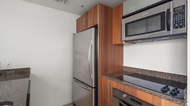 300 S Biscayne Boulevard L-832, Miami, FL 33131