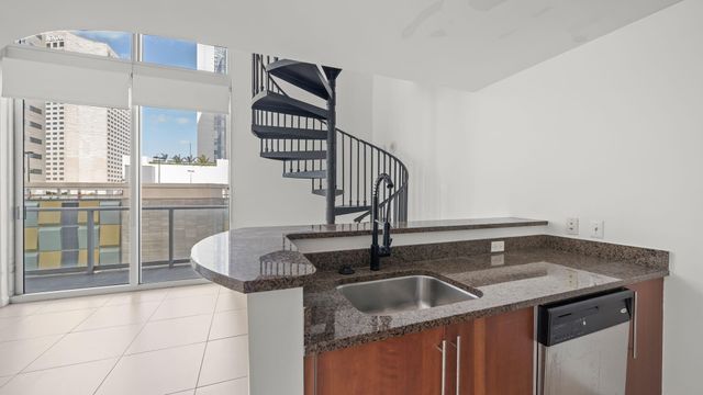 300 S Biscayne Boulevard L-832, Miami, FL 33131