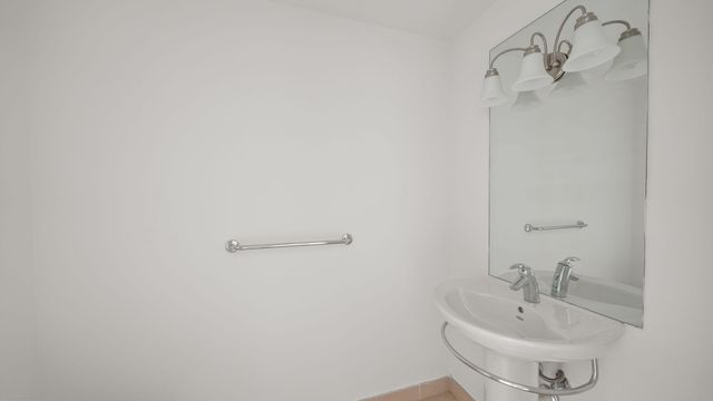 300 S Biscayne Boulevard L-832, Miami, FL 33131