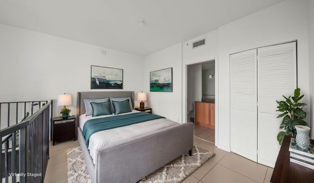 300 S Biscayne Boulevard L-832, Miami, FL 33131