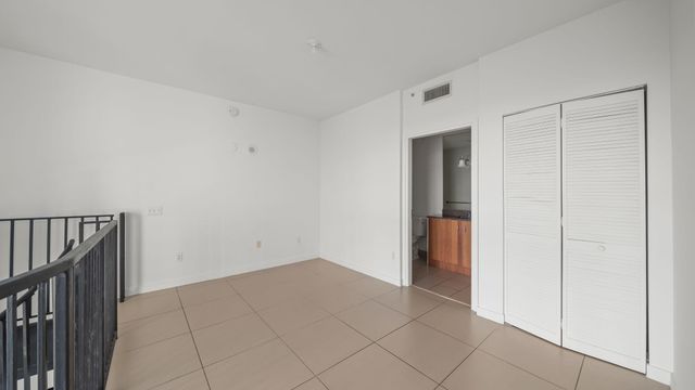300 S Biscayne Boulevard L-832, Miami, FL 33131